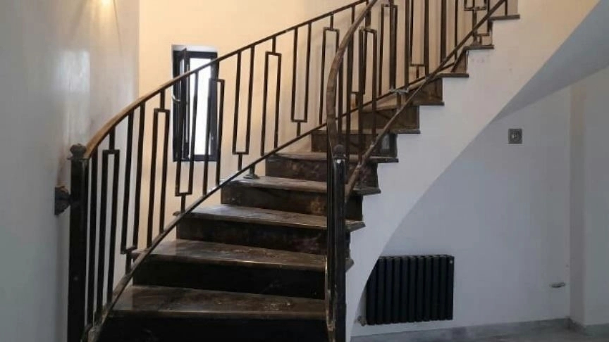 Construction of round metal stairs in Shiraz Construction of round metal stairs in Shiraz
